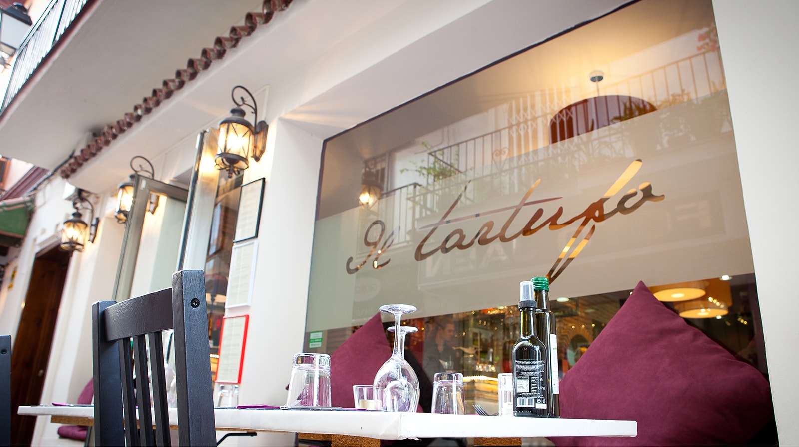 Il Tartufo Restaurant set table