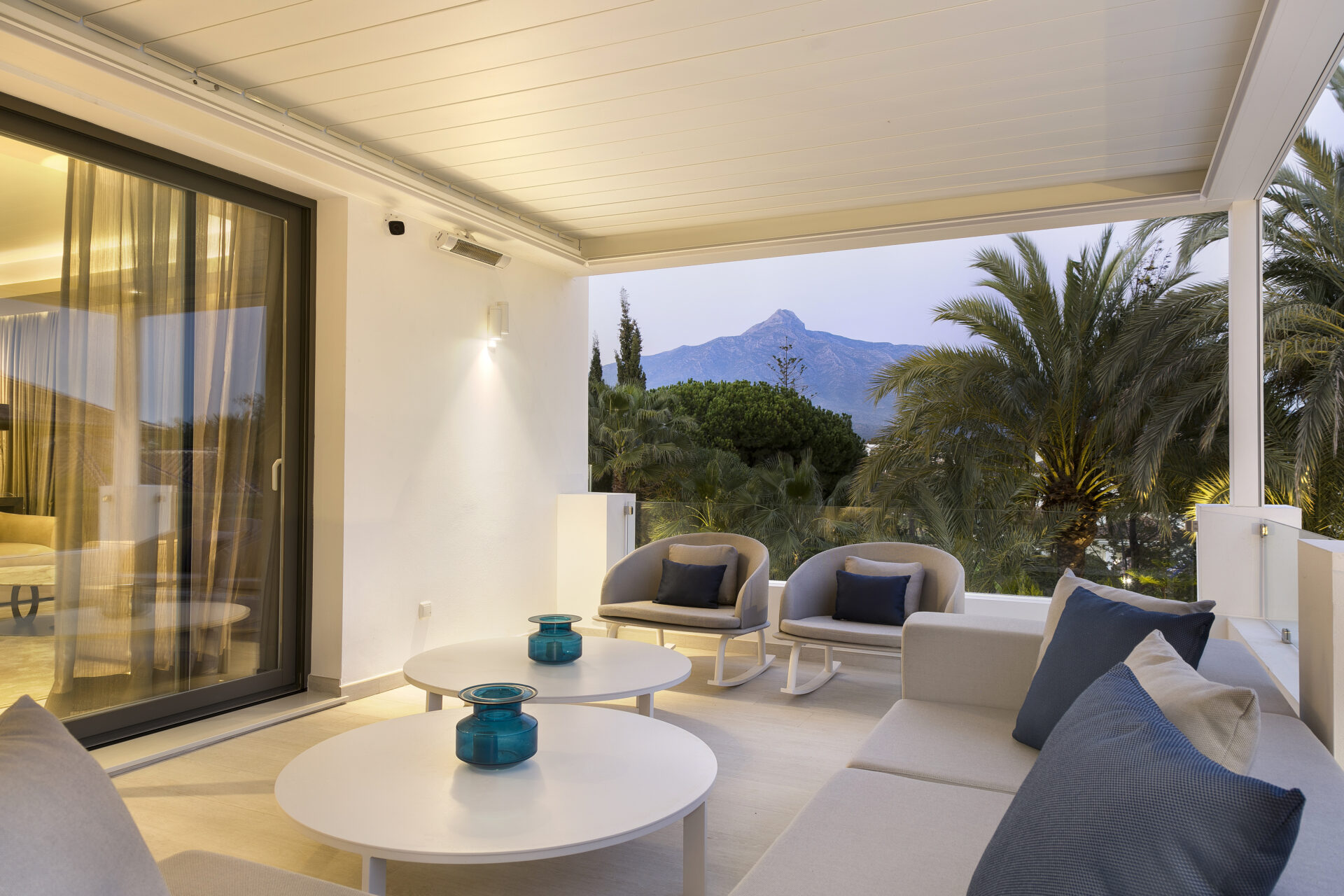 Contemporary Holiday Home terrace
