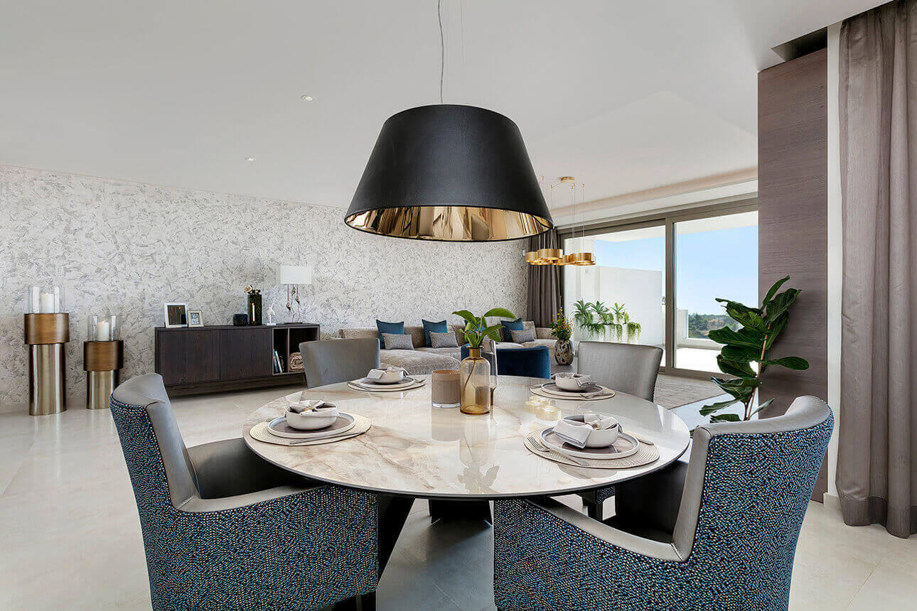 Luxury_penthouse_dining_tiny