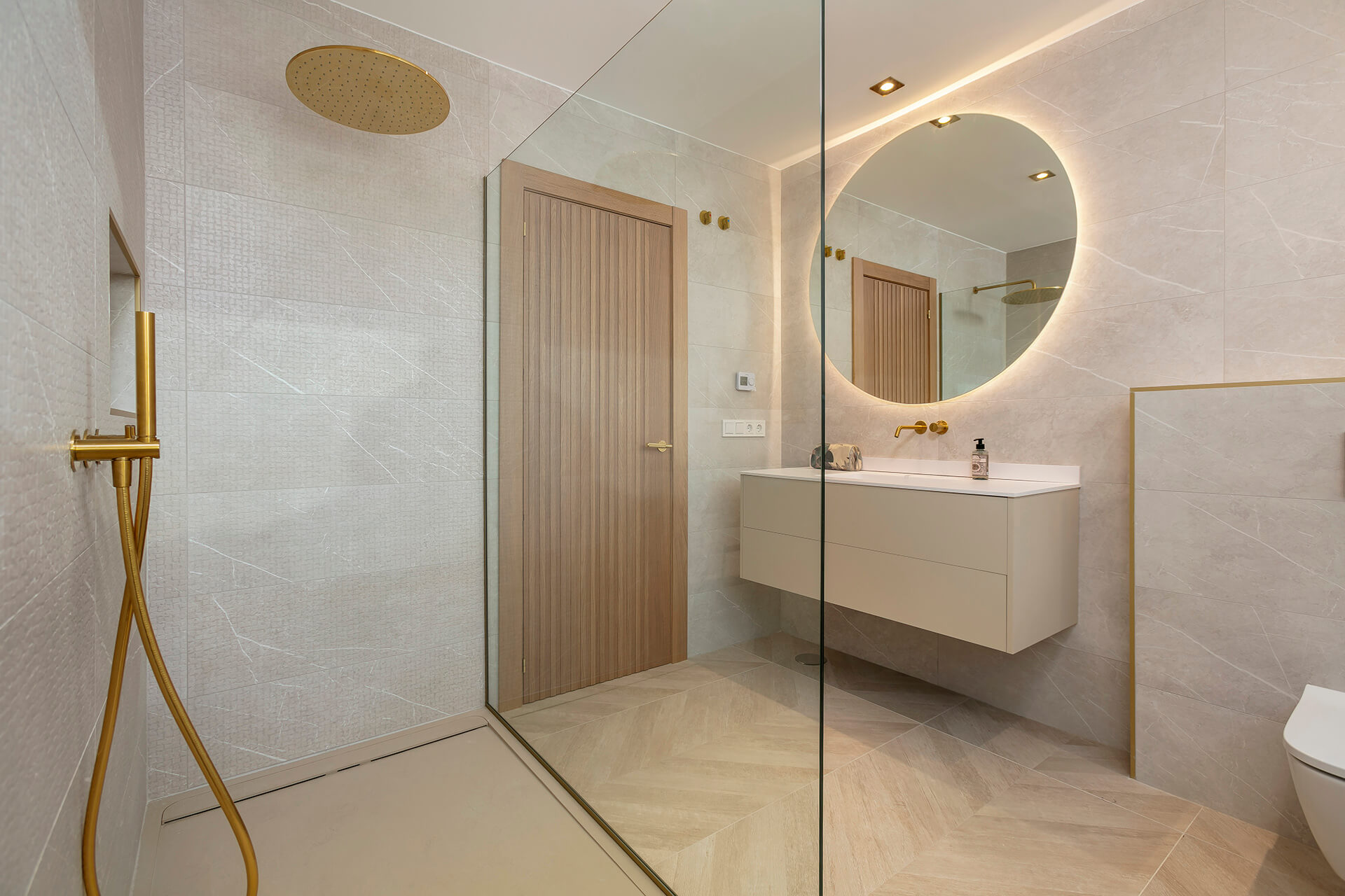 Marble-luxury-bathroom